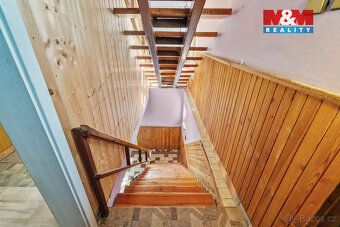 Nabízíme k prodeji samostatně stojící rodinný dům v klidné a