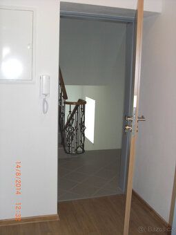 Nabízíme k pronájmu byt 2 + KK o velikosti 46m2 s vlastním ú