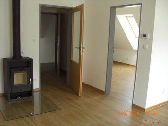 Nabízíme k pronájmu byt 2 + KK o velikosti 46m2 s vlastním ú