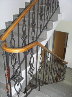 Nabízíme k pronájmu byt 2 + KK o velikosti 46m2 s vlastním ú