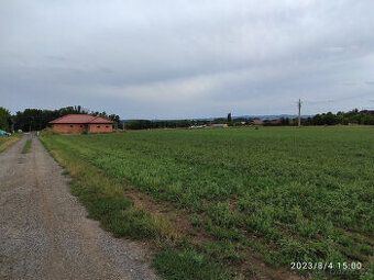 REALITNÍ KANCELÁŘE - NEPSAT, NEVOLAT! Pozemek 1000 m2, s del