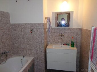 Nabízíme k pronájmu, byt 2+1 o rozloze 63 m² v bytovém domě 