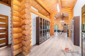 Moderní Kanadský dům z Borovicového dřevaModerní Kanadský dů