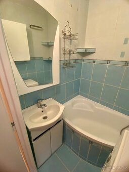 Nabízím k pronájmu byt o dispozici 1+1 a užitné ploše 42 m²,