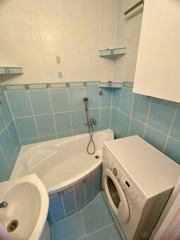 Nabízím k pronájmu byt o dispozici 1+1 a užitné ploše 42 m²,