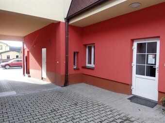 Nabízím krásné obchodní prostory (provozovna) (23m2) v komer