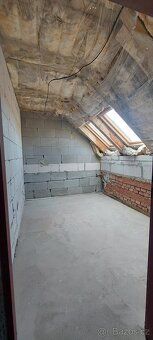 Nabízíme k prodeji rodinný dům s uzavřeným dvorem a zahradou