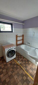 Nabízíme k prodeji rodinný dům s uzavřeným dvorem a zahradou