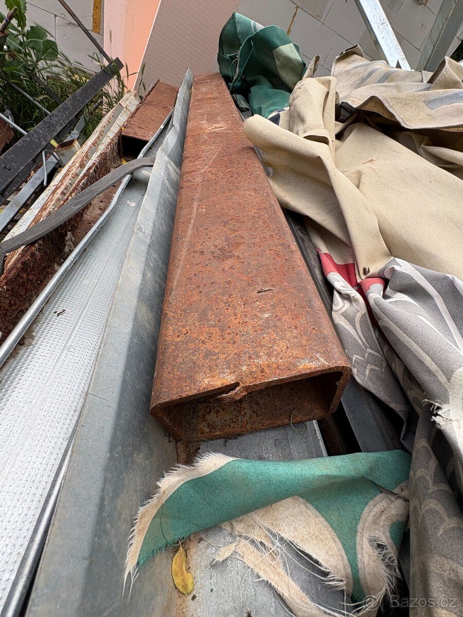Prodám materiál na billboard: výška 3600mm šířka 6060mm
svař