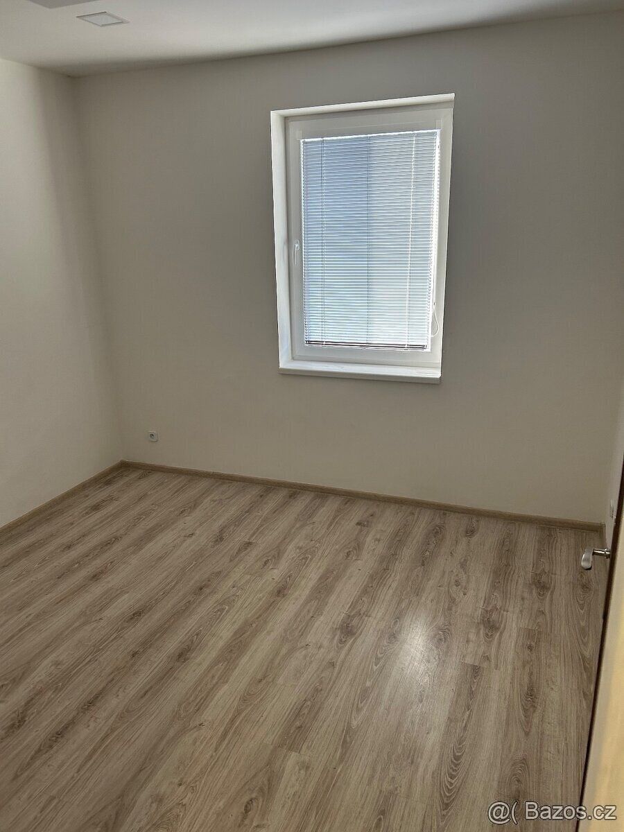 Nabízíme pronájem bytu 2+KK o velikosti cca 55 m2 v dochozí 