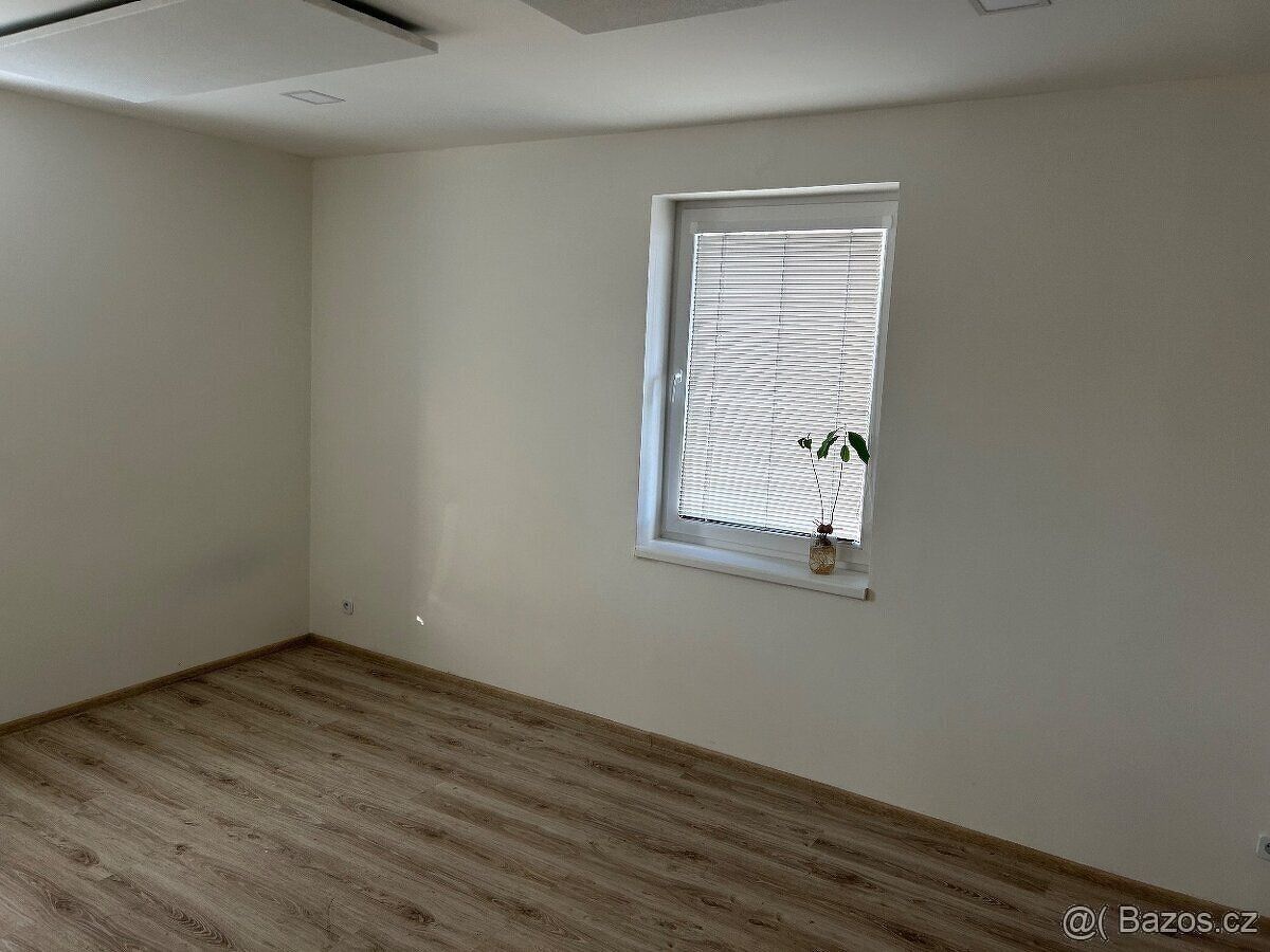 Nabízíme pronájem bytu 2+KK o velikosti cca 55 m2 v dochozí 