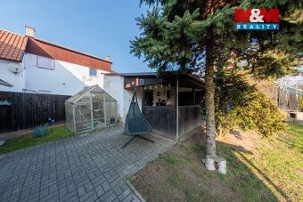 Nabízíme k prodeji dvoupodlažní rodinný dům o dispozici 4+kk