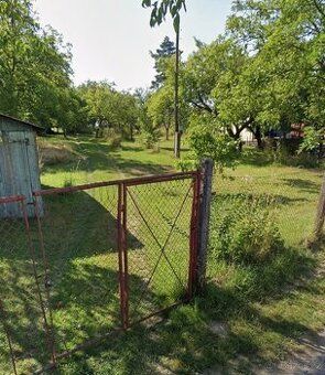 Prodám stavební pozemek o výměře 756 m2 (cca 20,4m x 37m) v 
