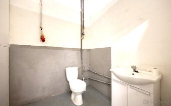 Na pronájem skladové prostory o výměře 447 m² v Tovární ulic