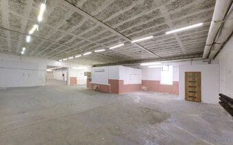 Na pronájem skladové prostory o výměře 447 m² v Tovární ulic