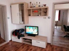 Centrum města v klidné zóně, 3 pokoje společná kuchyně, 7 lů