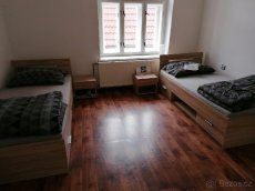 Centrum města v klidné zóně, 3 pokoje společná kuchyně, 7 lů