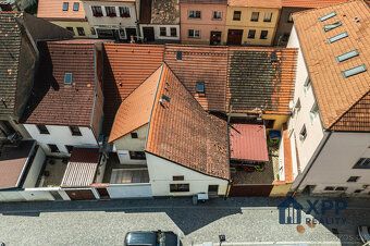 Nabízíme k prodeji dvougenerační rodinný dům situovaný přímo
