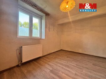 Nabízíme k pronájmu prostorný byt 3+1 o užitné ploše 100 m² 