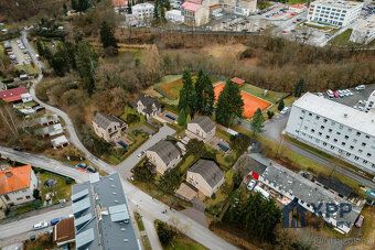 Stavební pozemek 598 m², ulice Jordánská – výhled na staré m