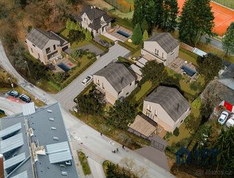 Stavební pozemek 598 m², ulice Jordánská – výhled na staré m