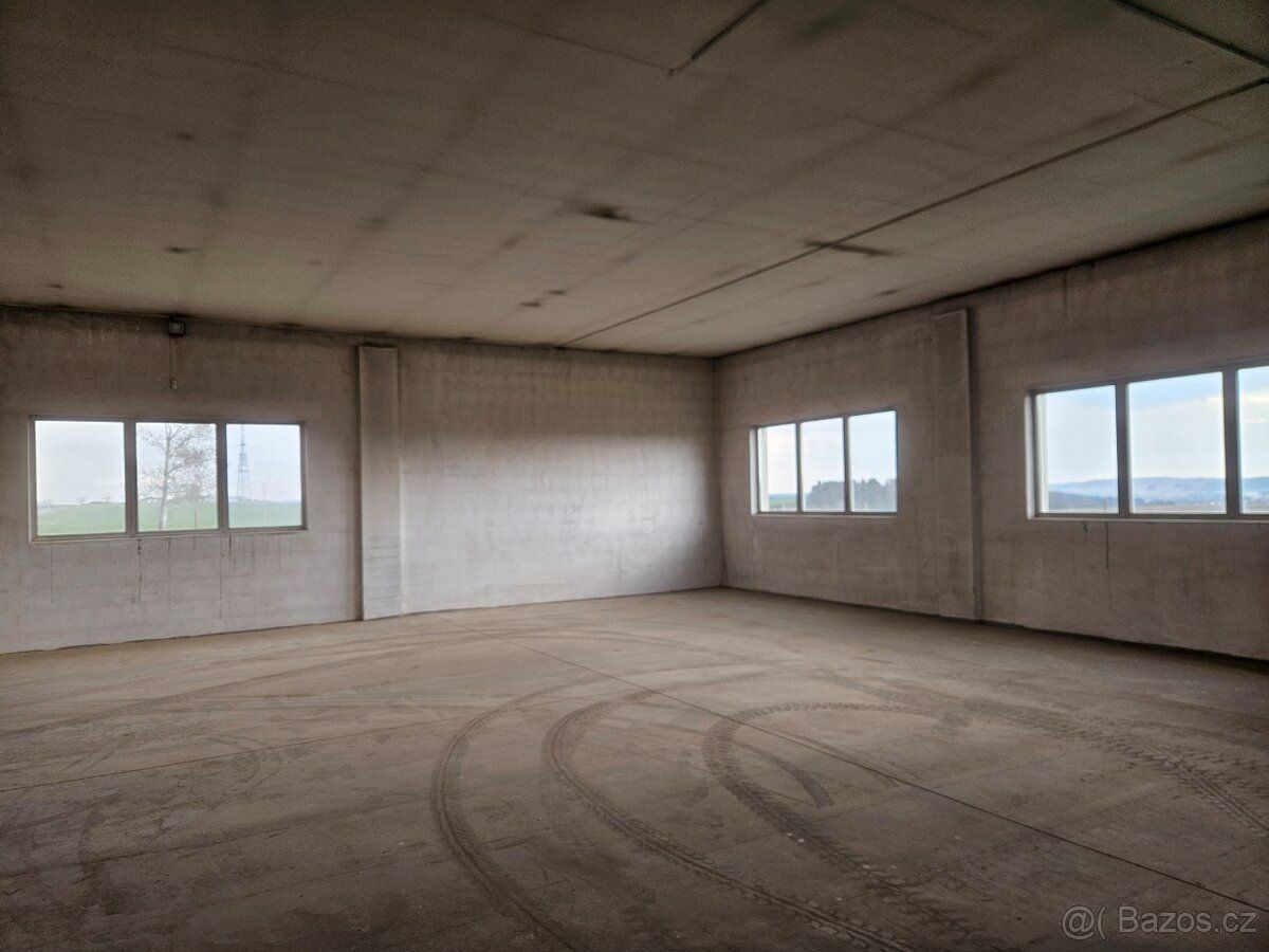 Pronajmu skladovou halu ve Slapech u Tábora 860m2 výška stro