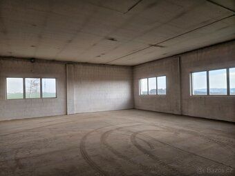 Pronajmu skladovou halu ve Slapech u Tábora 860m2 výška stro