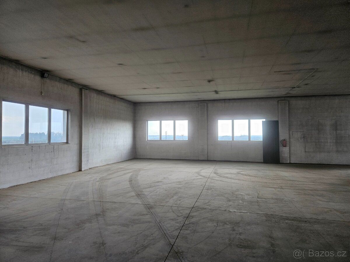 Pronajmu skladovou halu ve Slapech u Tábora 860m2 výška stro