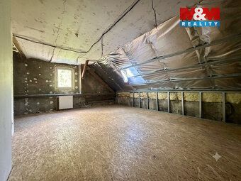 Představuji Vám k prodeji prostorný rodinný dům se dvěma nad