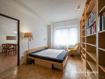 K dlouhodobému podnájmu nabízíme částečně vybavený krásný by