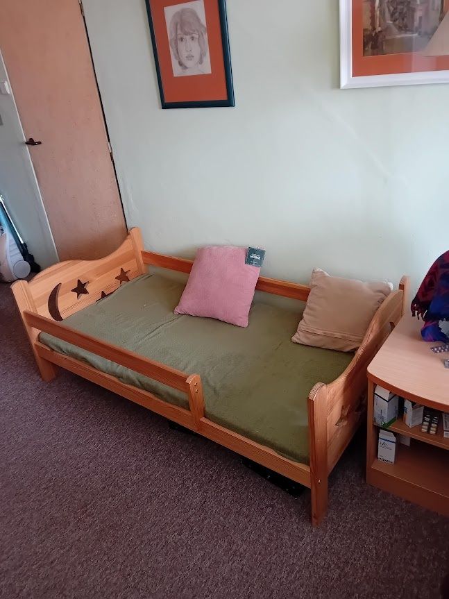 dětská postel nepoužívaná skoro nová, rozměr 165/85