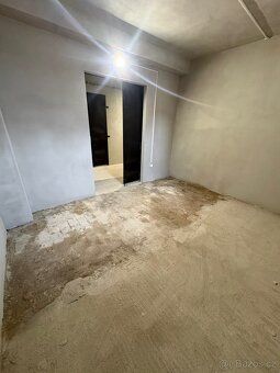 Nabízím k pronájmu sklady o rozměru 16m2. Výška stropu 3.2m.