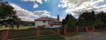Nabízíme k prodeji prostorný rodinný dům o dispozici 5+1 nac