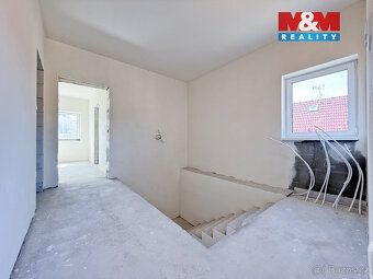 Nabízíme k prodeji prostorný byt 4+kk o ploše 110 m² s vlast