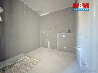Nabízíme k prodeji prostorný byt 4+kk o ploše 110 m² s vlast