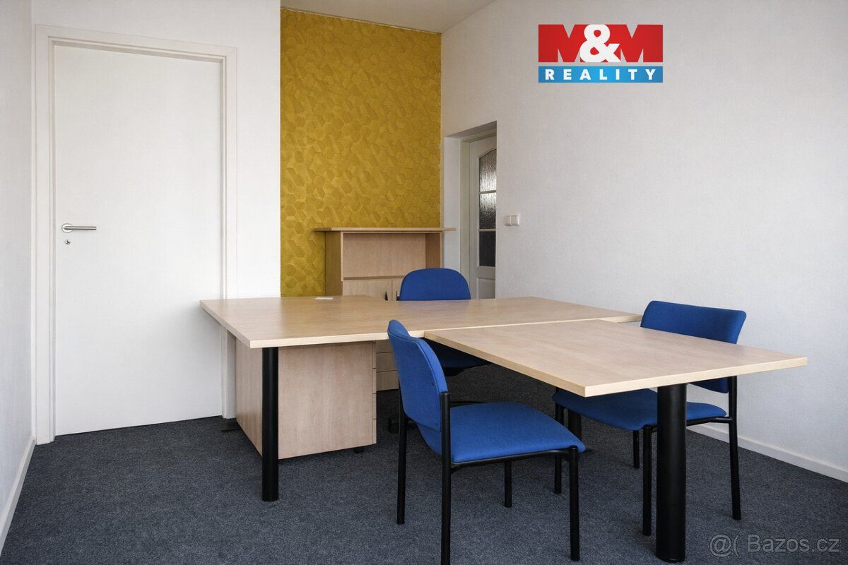 Pronájem kancelářských prostor 18 m² v 1. podlaží panelového