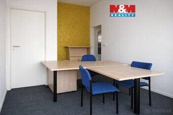 Pronájem kancelářských prostor 18 m² v 1. podlaží panelového