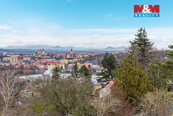 Nabízíme k prodeji pozemek o rozloze 1446 m² v klidné části 