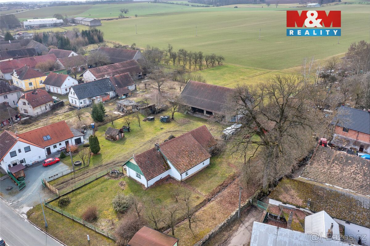 Nabízíme k prodeji stavební parcelu o rozloze 1038 m² v klid
