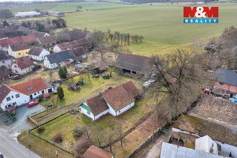 Nabízíme k prodeji stavební parcelu o rozloze 886 m² v klidn