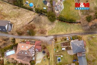 Nabízíme k prodeji krásný pozemek o rozloze 979 m², situovan