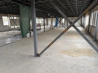 Nabízíme k dlouhodobému pronájmu obchodní prostory ve Stříbř