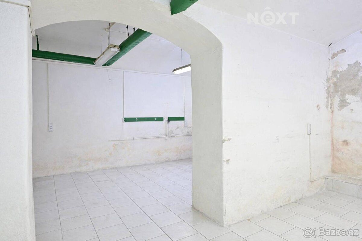 K pronájmu nabízíme sklepní prostor o výměře 73 m² v suterén