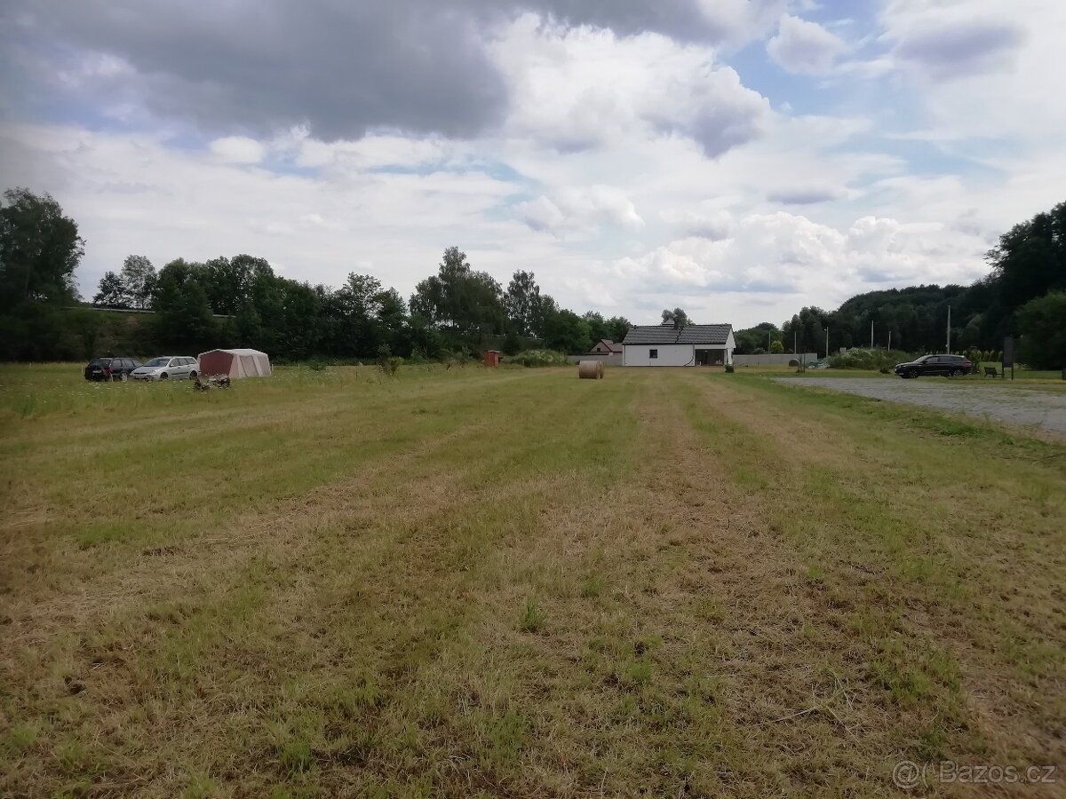 1)Karviná – Louky o rozloze zhruba 2.000 m2 v katastru města