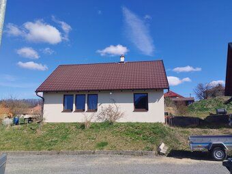 Nabízíme k prodeji rodinný dům se zastavěnou plochou 83 m². 