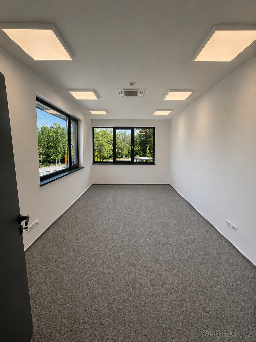 Nabízíme k pronájmu kancelářský prostor o velikosti 25 m2 v 