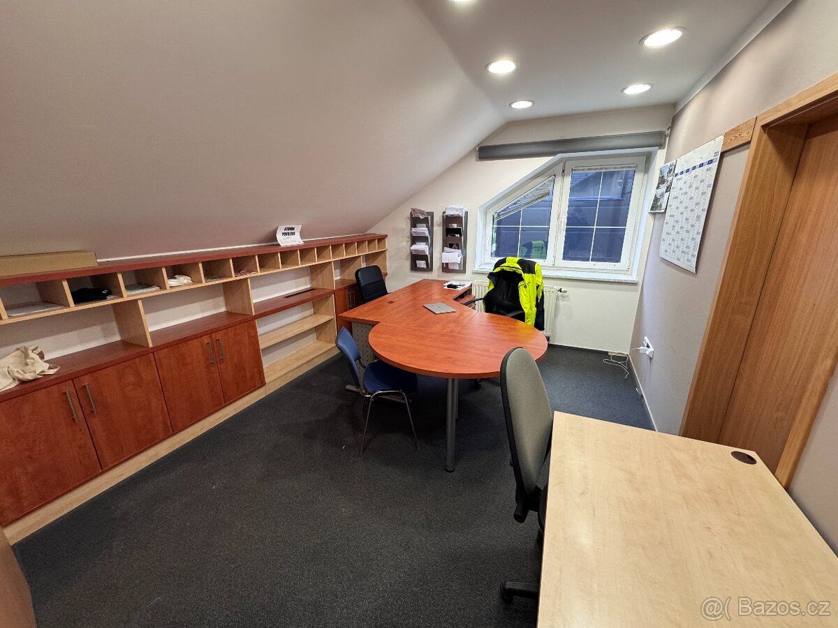 Nabízíme k pronájmu kancelářský prostor o velikosti 15,3 m2 