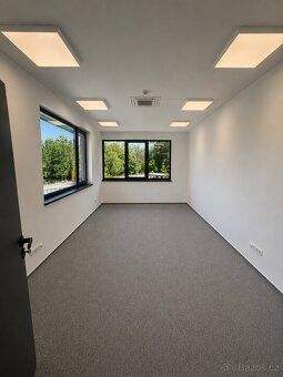 Nabízíme k pronájmu kancelářský prostor o velikosti 33 m2 a 