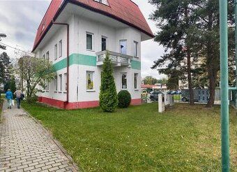 Nabízíme komerční prostory k pronájmu na ulici Hemy ve Valaš