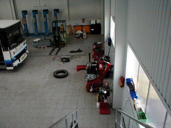 Pronajmu část autoservisu včetně vybavení, skladové prostory